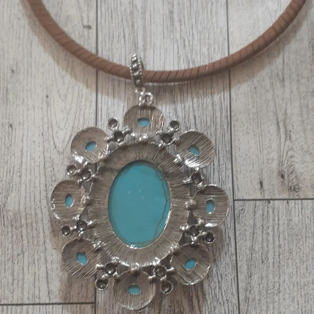 ERICA LYONS Turquoise Southwestern Choker Statement Necklace Silvertone NWT